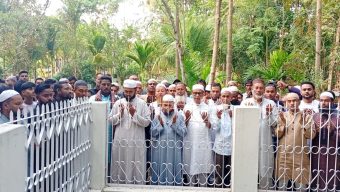 আল্লামা নূরউদ্দিন আহমদ গহরপুরী (রহ:)’র কবর জিয়ারত করলেন ব্যারিস্টার সালাম